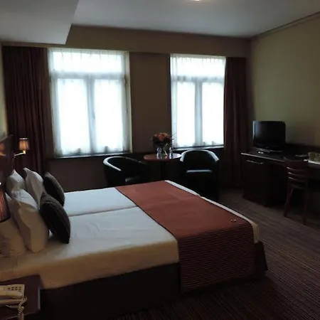 Cour St Georges מלון 3*