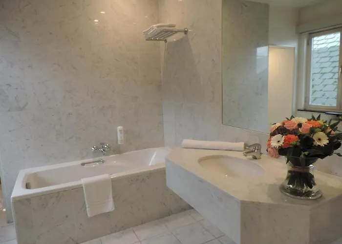 Cour St Georges Готель 3*